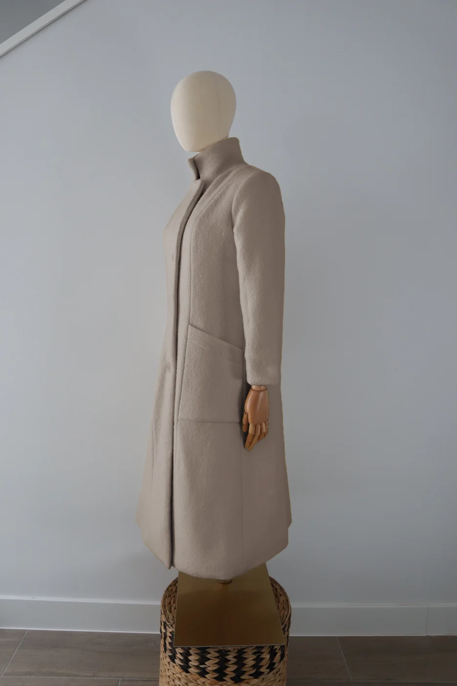 Abrigo Beige Lana Calefactable Mevak Costado
