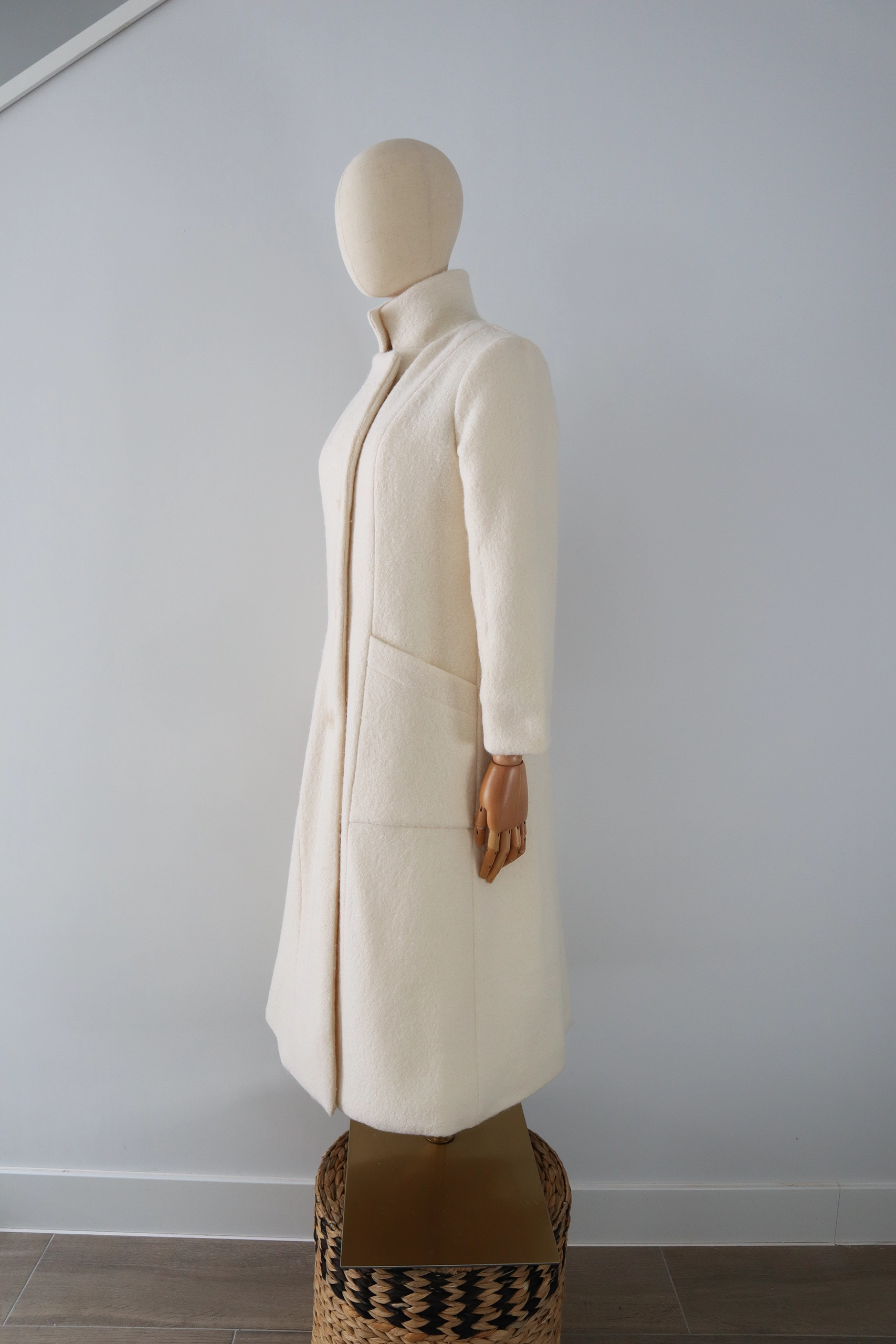 Abrigo Blanco Roto Lana Calefactable Mevak Costado