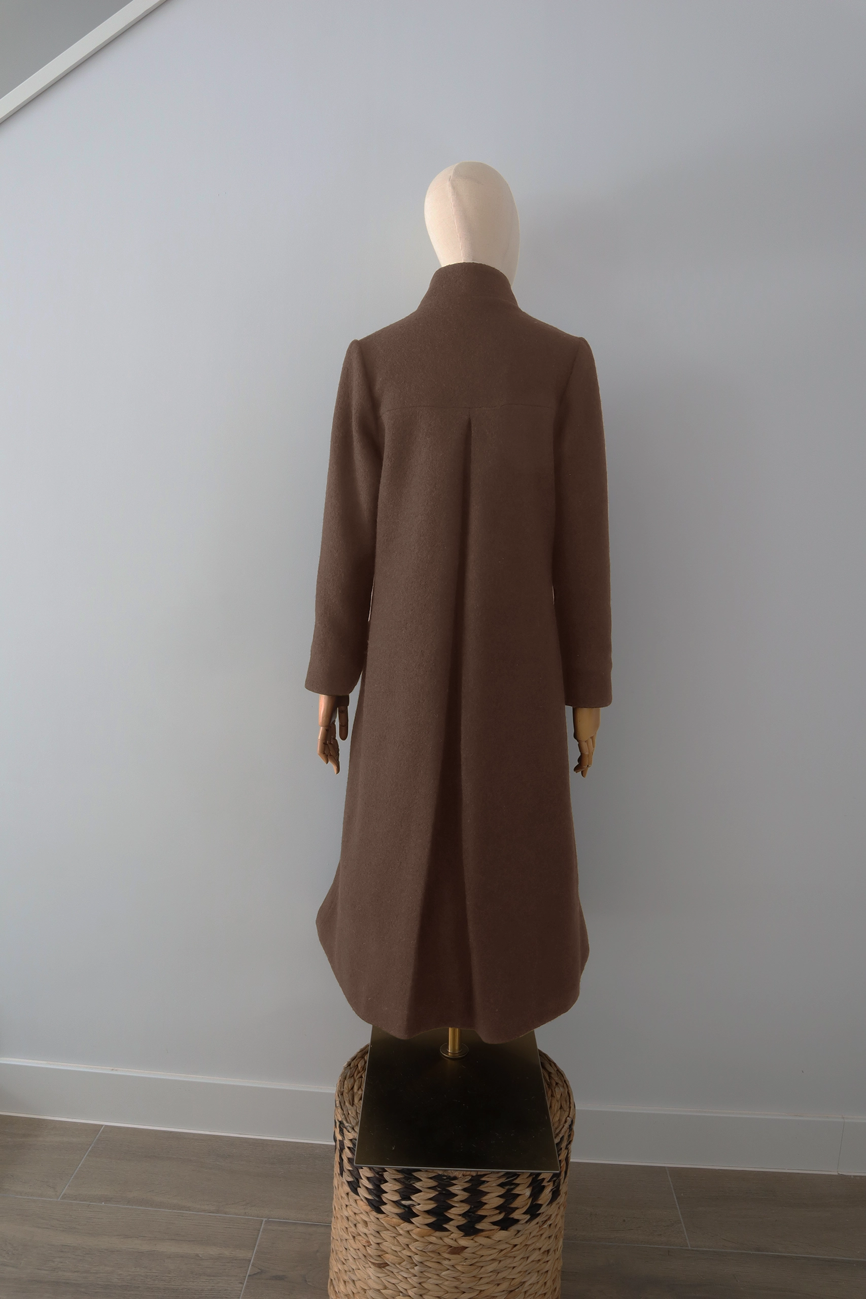 Abrigo Camel Lana Calefactable Rame-Mevak Espalda Abrigo Camel Lana Calefactable Rame-Mevak Espalda