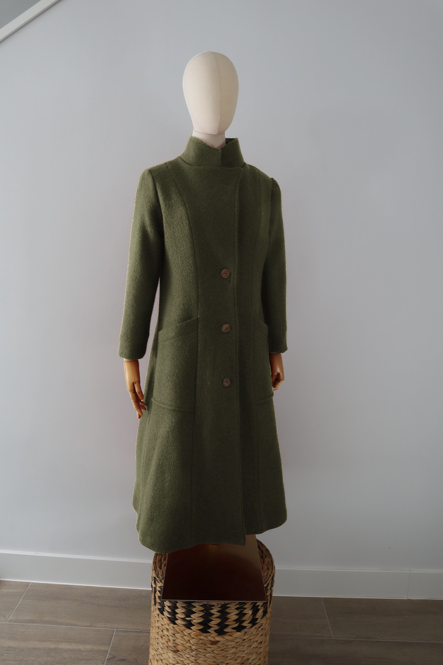 Abrigo Caqui Lana Calefactable Mevak Cerrado