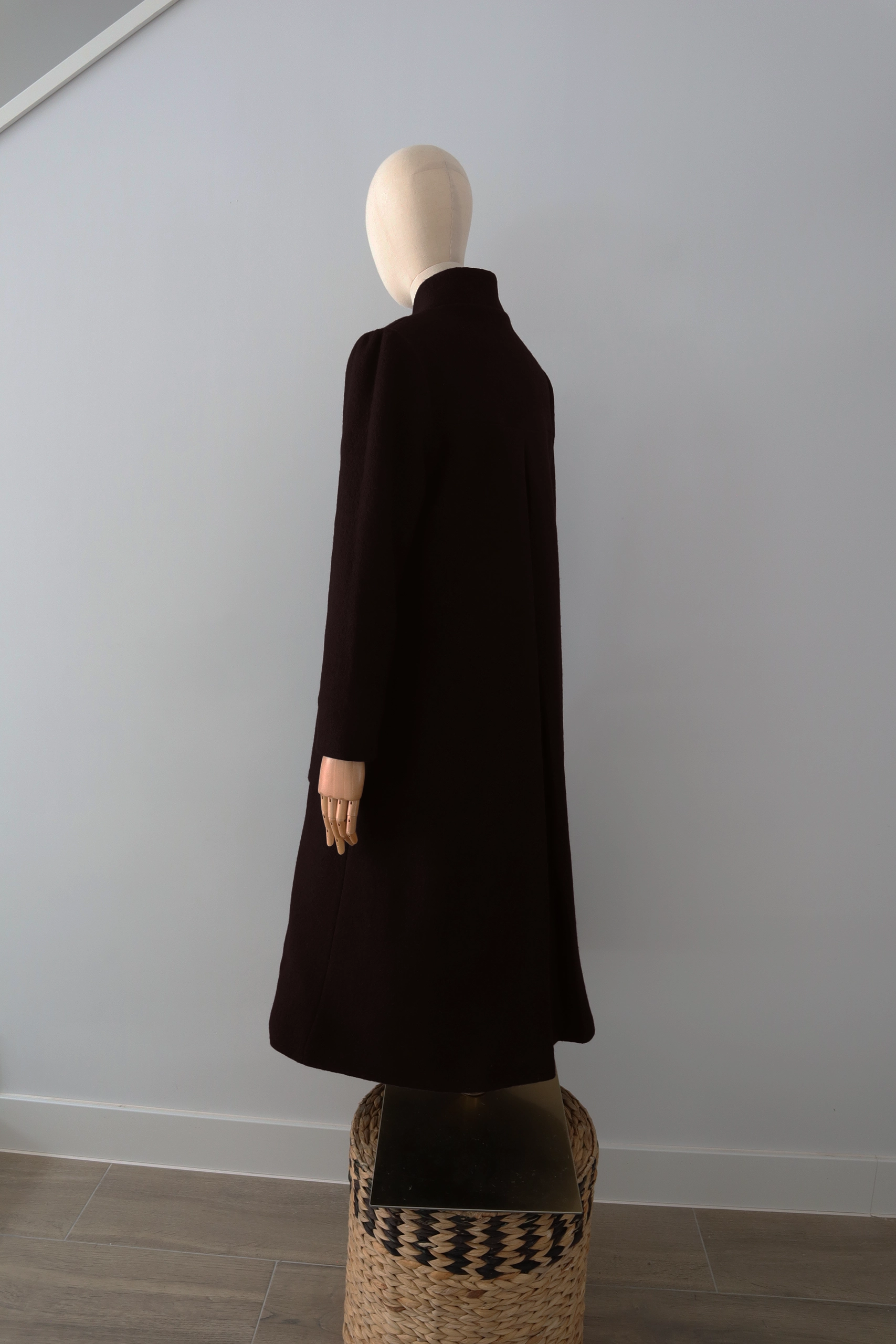 Abrigo Chocolate Lana Calefactable Mevak Costado