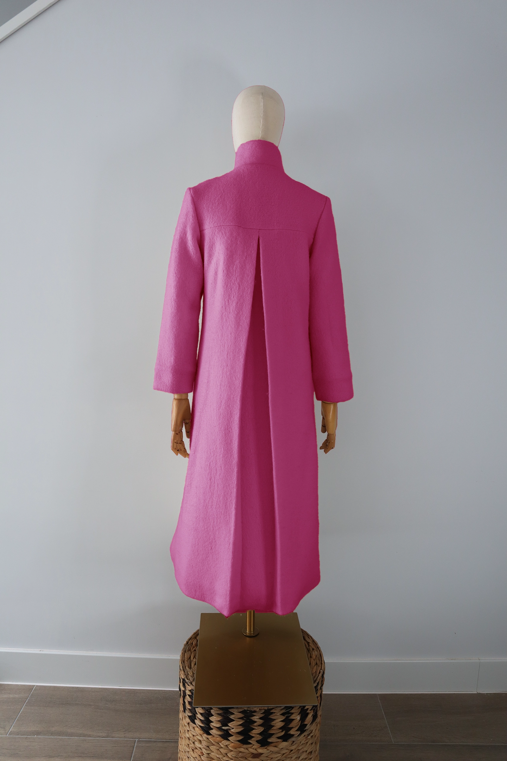 Abrigo Fucsia Lana Calefactable Rame-Mevak Espalda Abrigo Fucsia Lana Calefactable Rame-Mevak Espalda