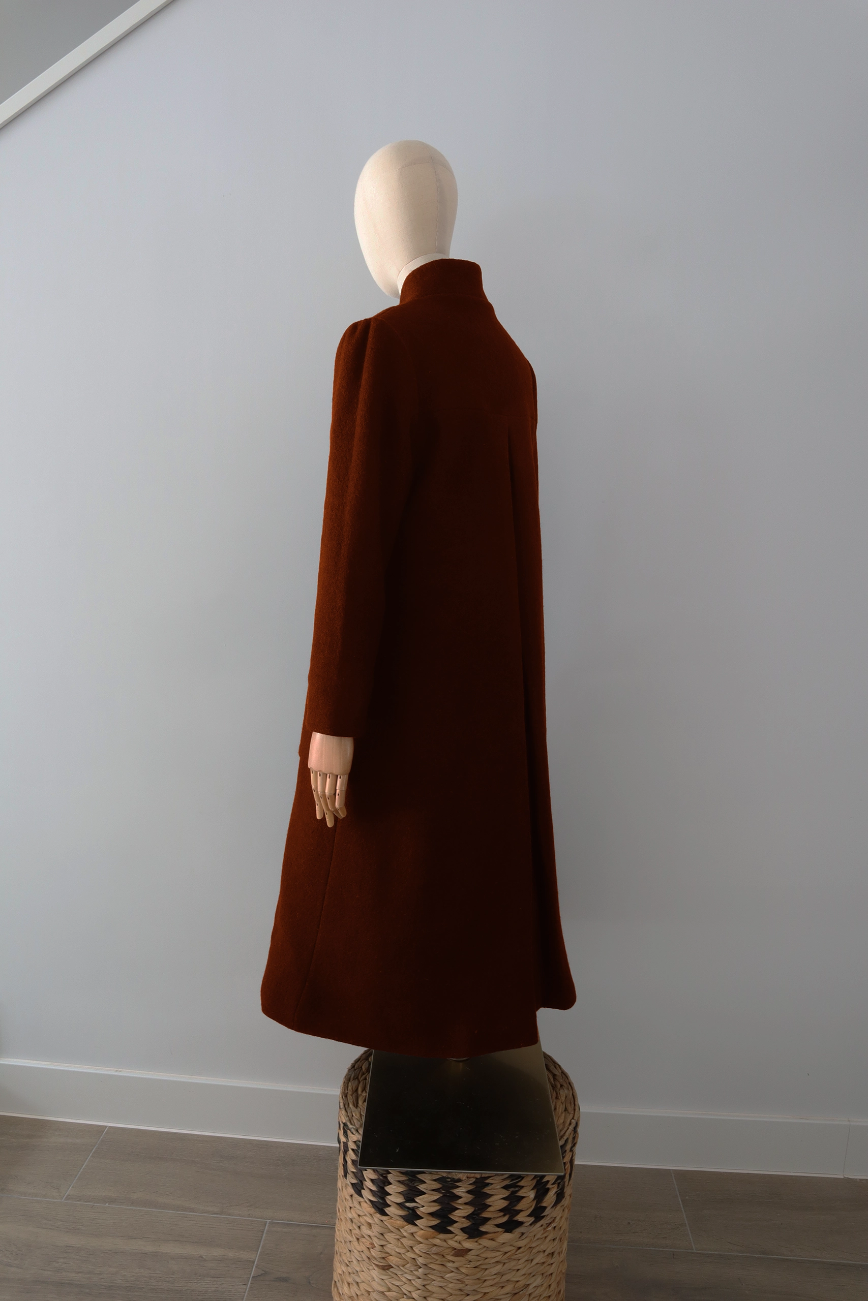 Abrigo Ladrillo Lana Calefactable Ramé Costado