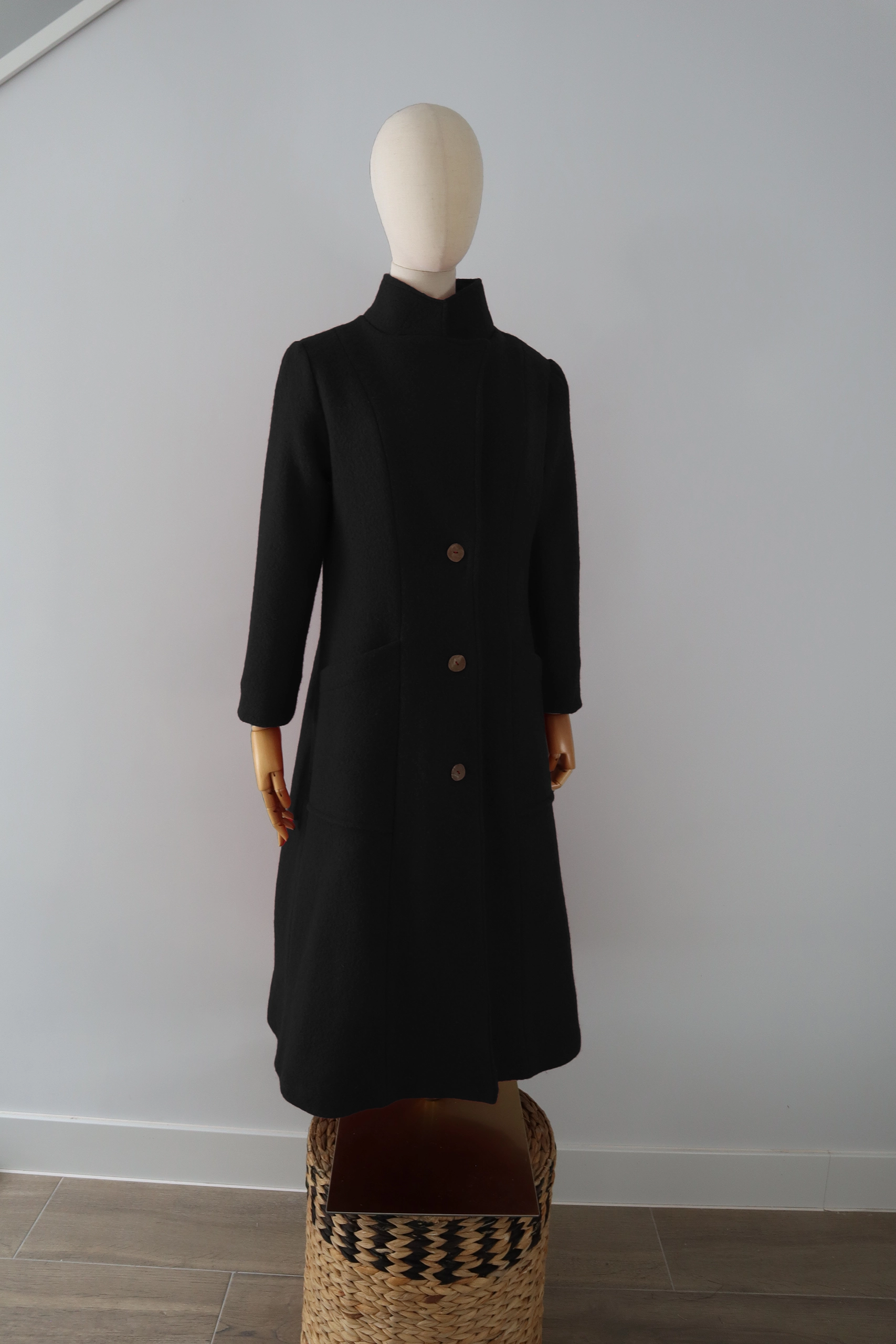 Abrigo Negro Lana Calefactable Mevak Cerrado Abrigo Negro Lana Calefactable Mevak Cerrado