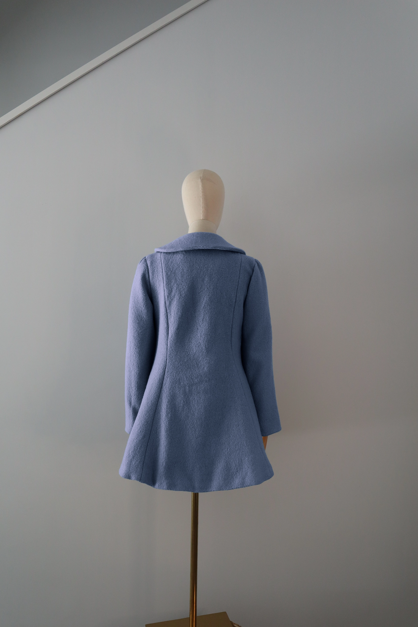 Abrigo Azul Cielo Lana Calefactable Tiam Espalda