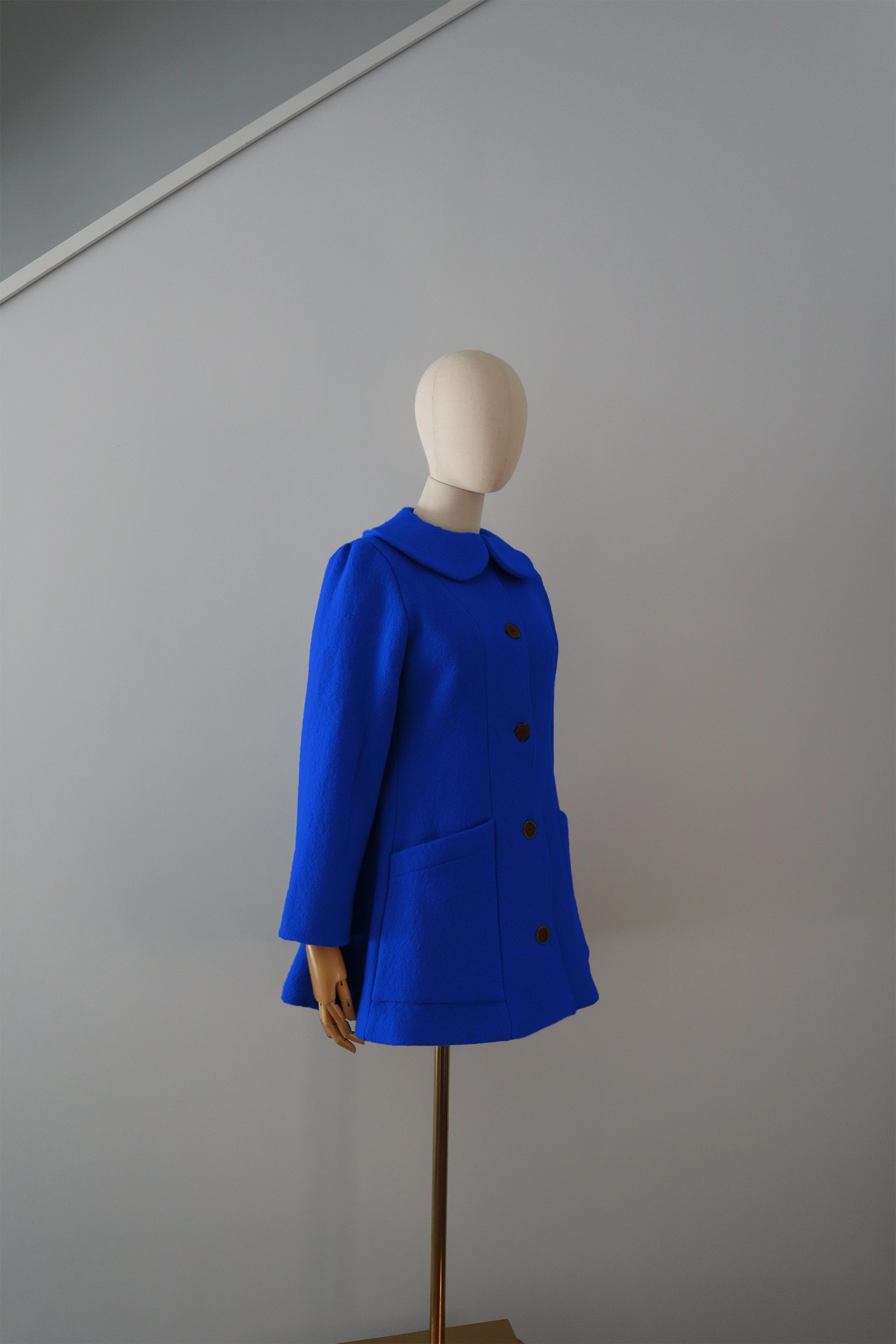 Abrigo Azul Eléctrico Lana Calefactable Tiam Costado