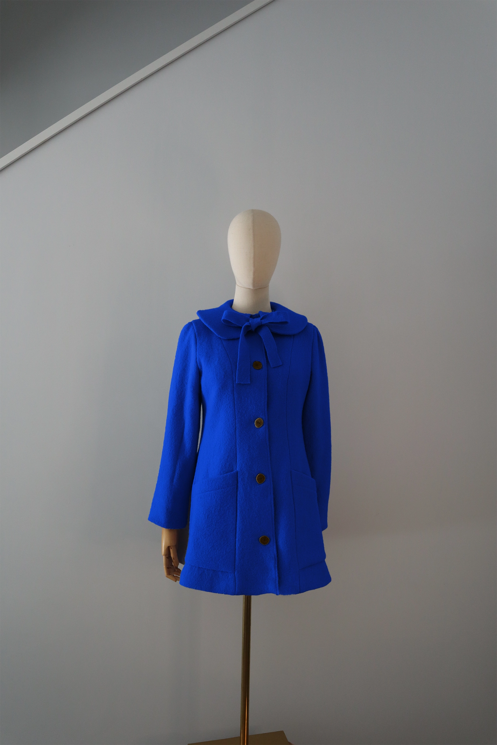 Abrigo Azul Eléctrico Lana Calefactable Tiam Lazo