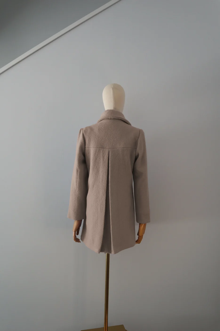 Abrigo Beige Lana Calefactable Kalon Espalda
