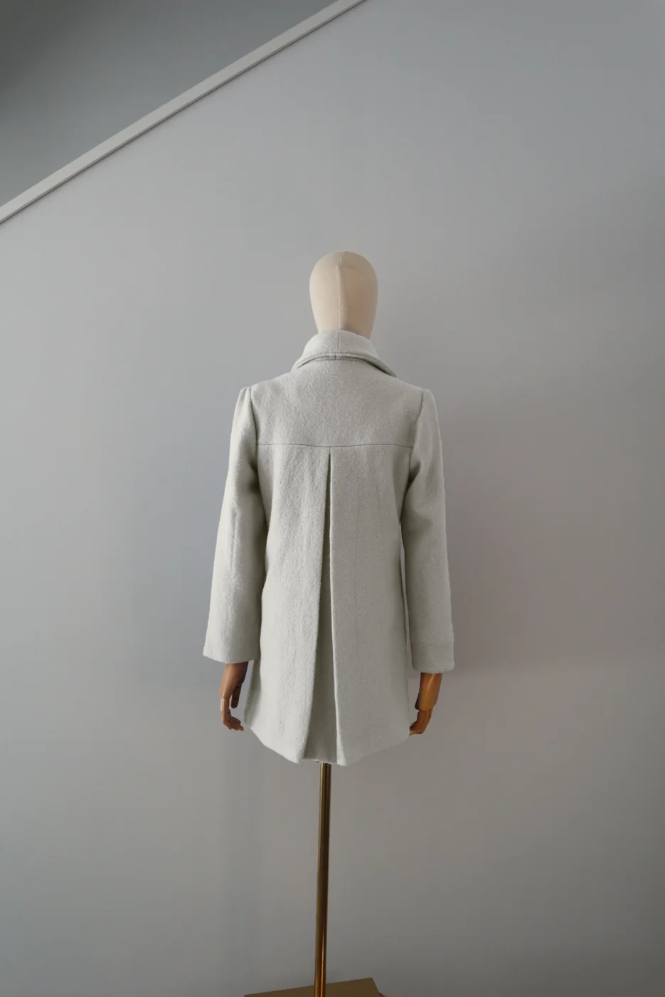 Abrigo Blanco Roto Lana Calefactable Kalon Espalda