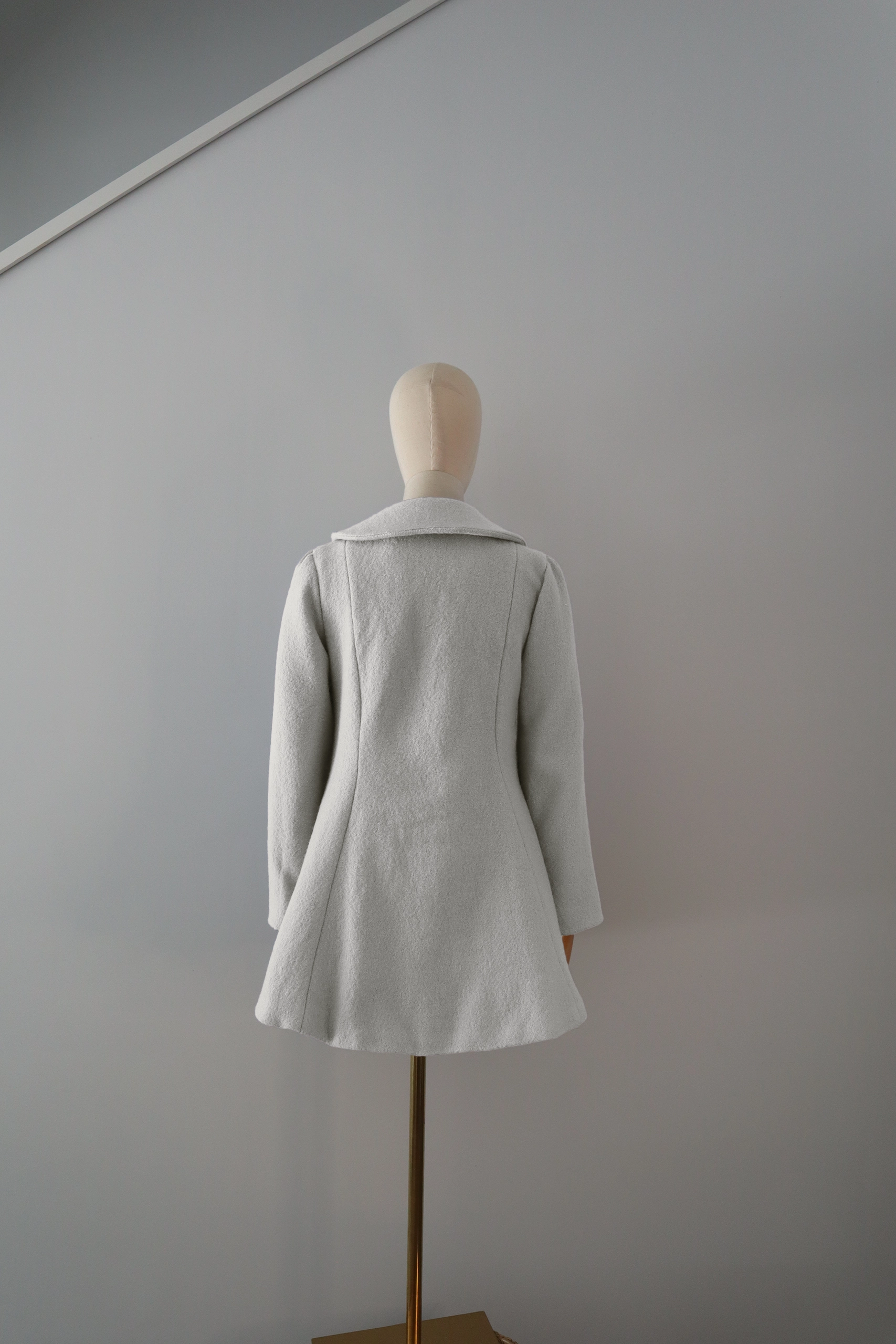 Abrigo Blanco Roto Lana Calefactable Tiam Espalda