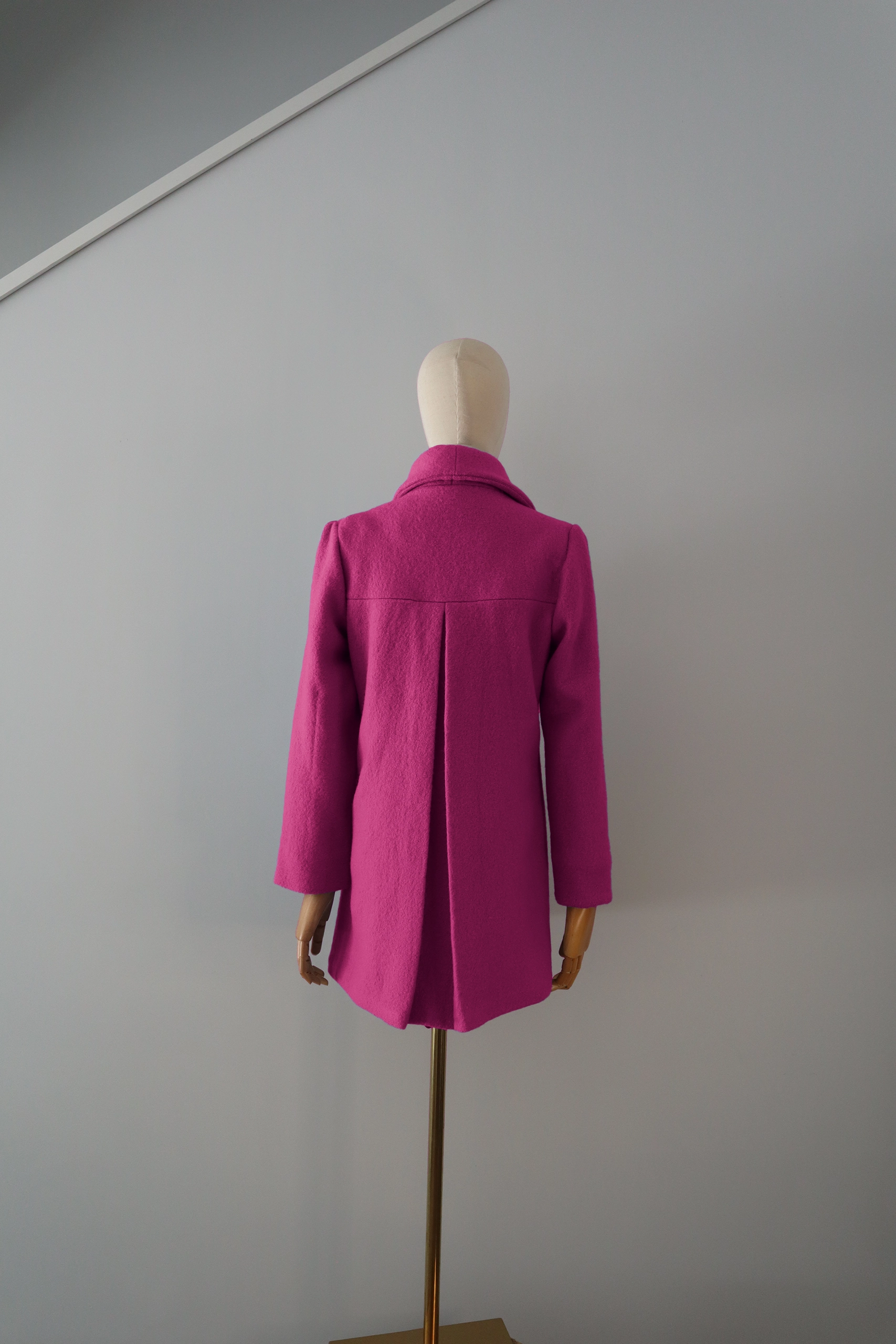 Abrigo Fucsia Lana Calefactable Kalon Espalda