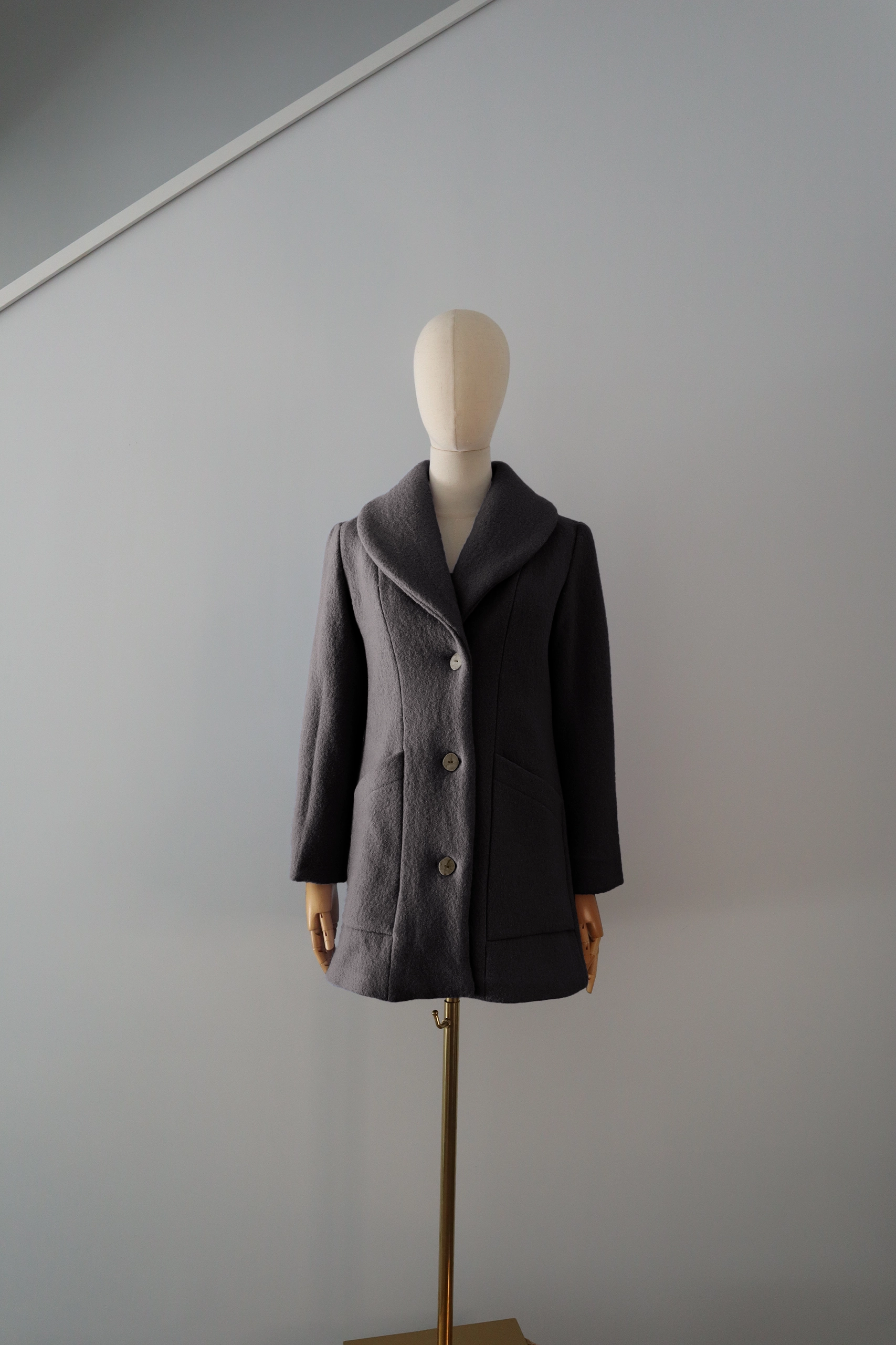 Abrigo Gris Oscuro Lana Calefactable Abierto