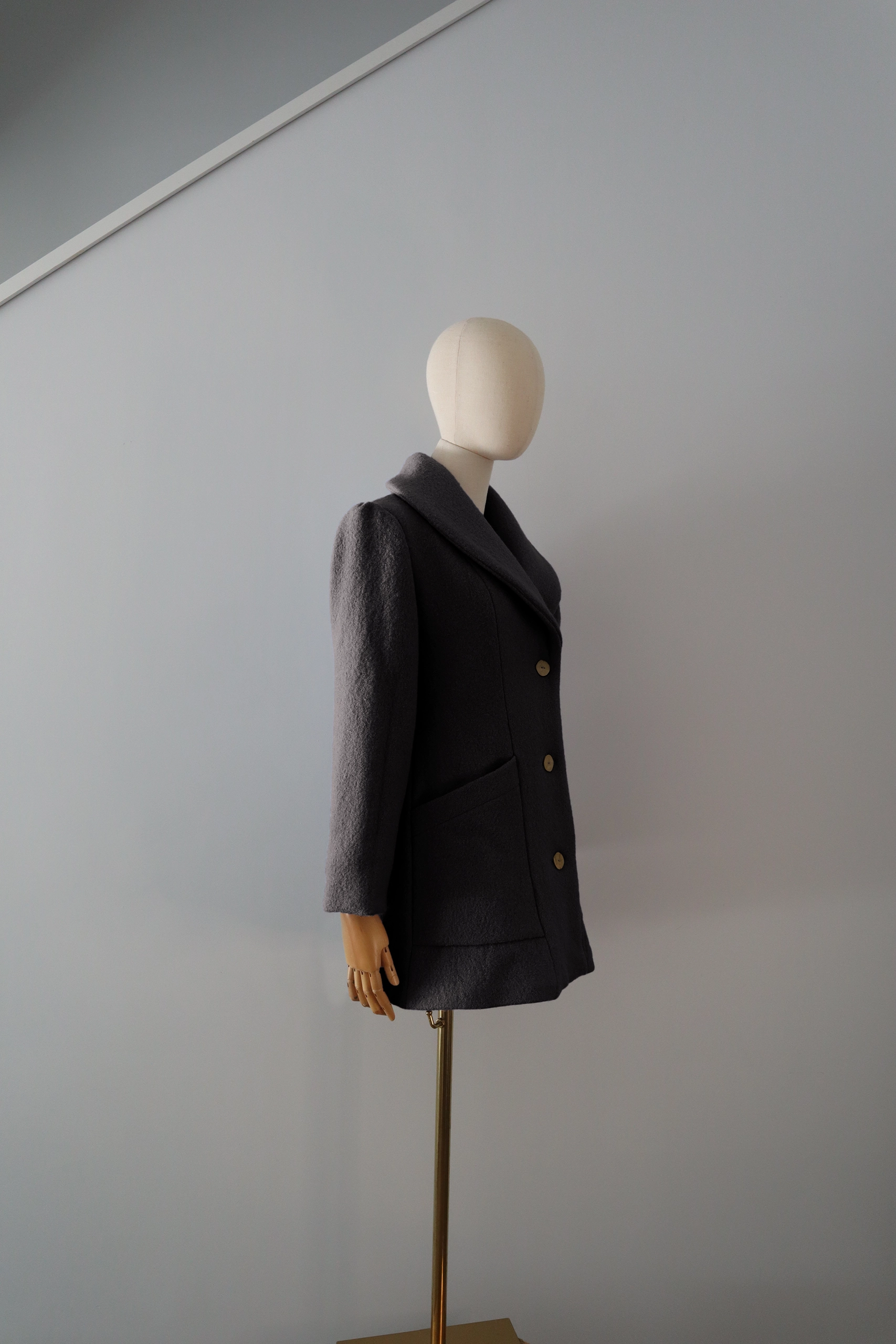 Abrigo Gris Oscuro Lana Calefactable Costado