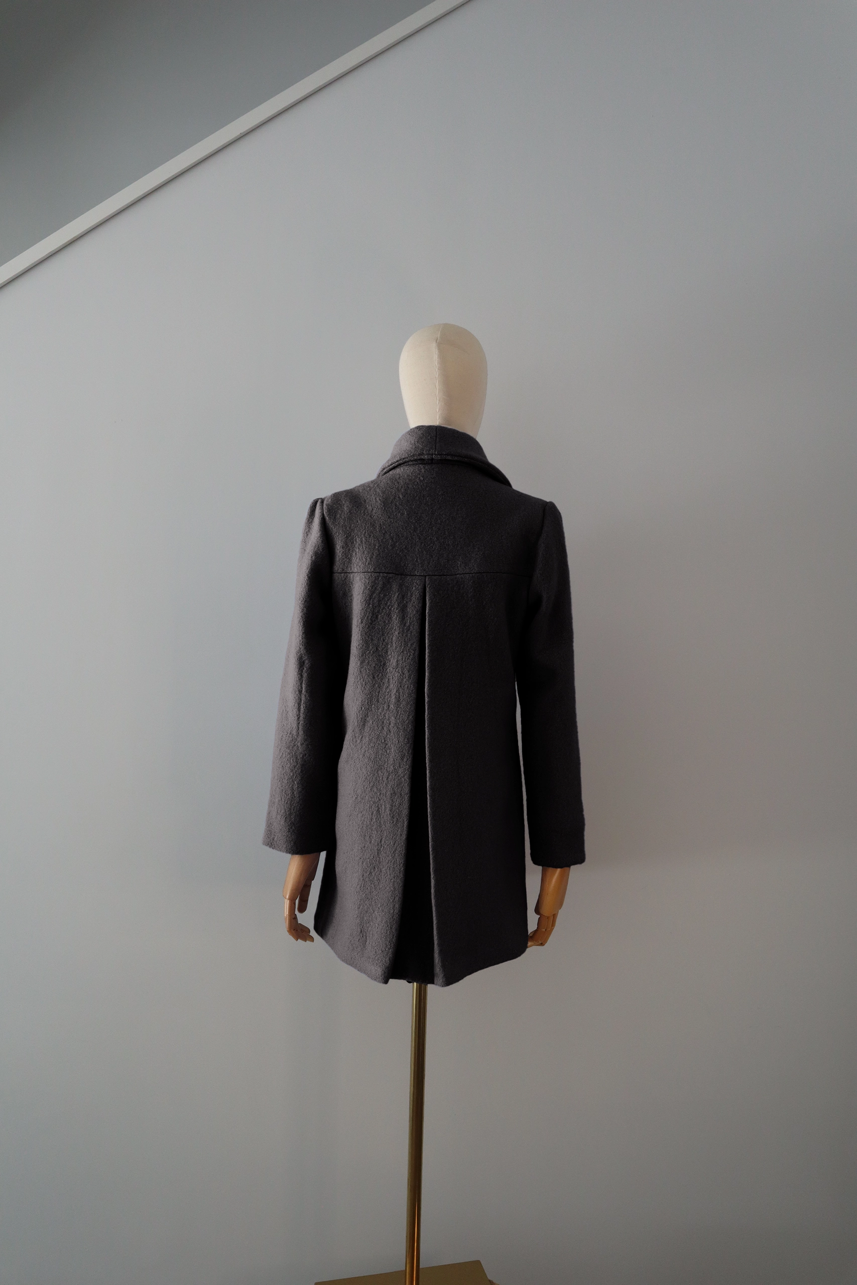 Abrigo Gris Oscuro Lana Calefactable Espalda