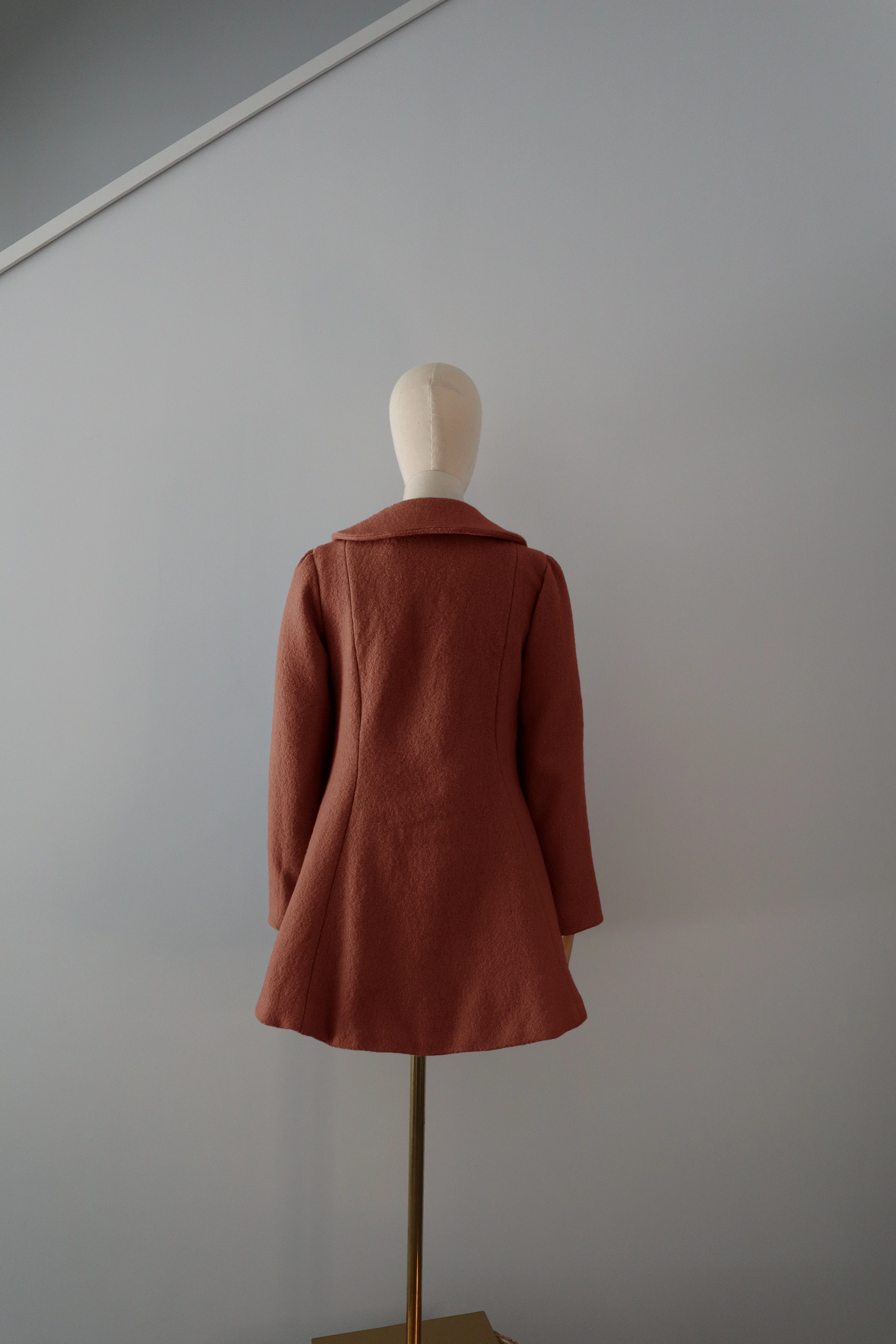 Abrigo Ladrillo Lana Calefactable Tiam Espalda