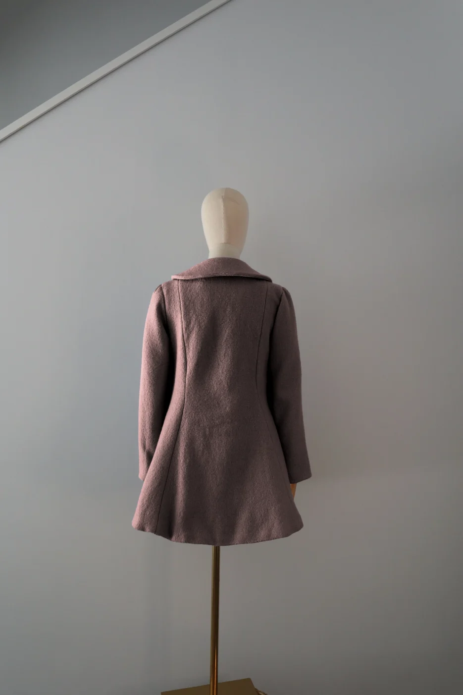 abrigo marron lana calefactable tiam espalda