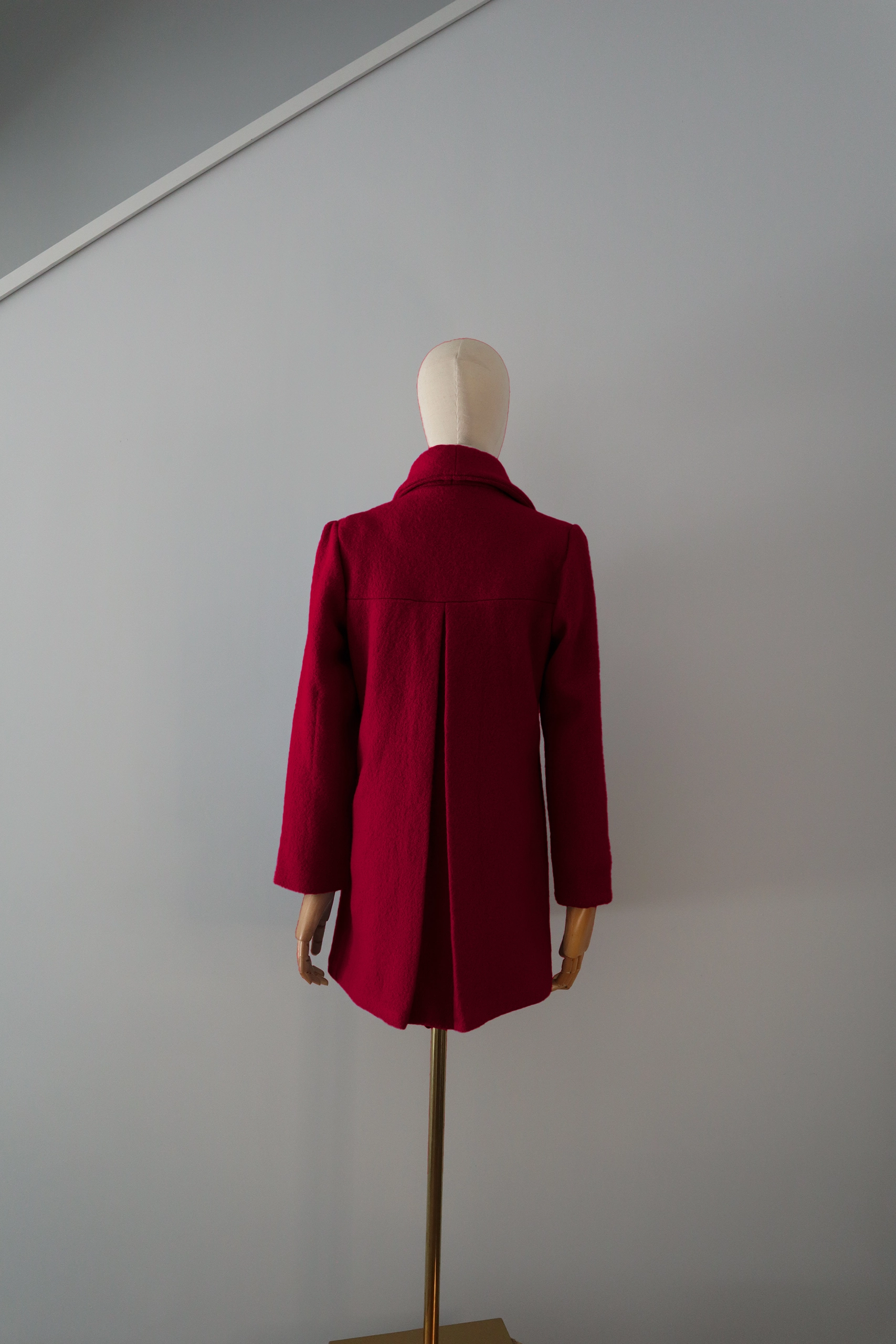 abrigo rojo lana calefactable kalon espalda