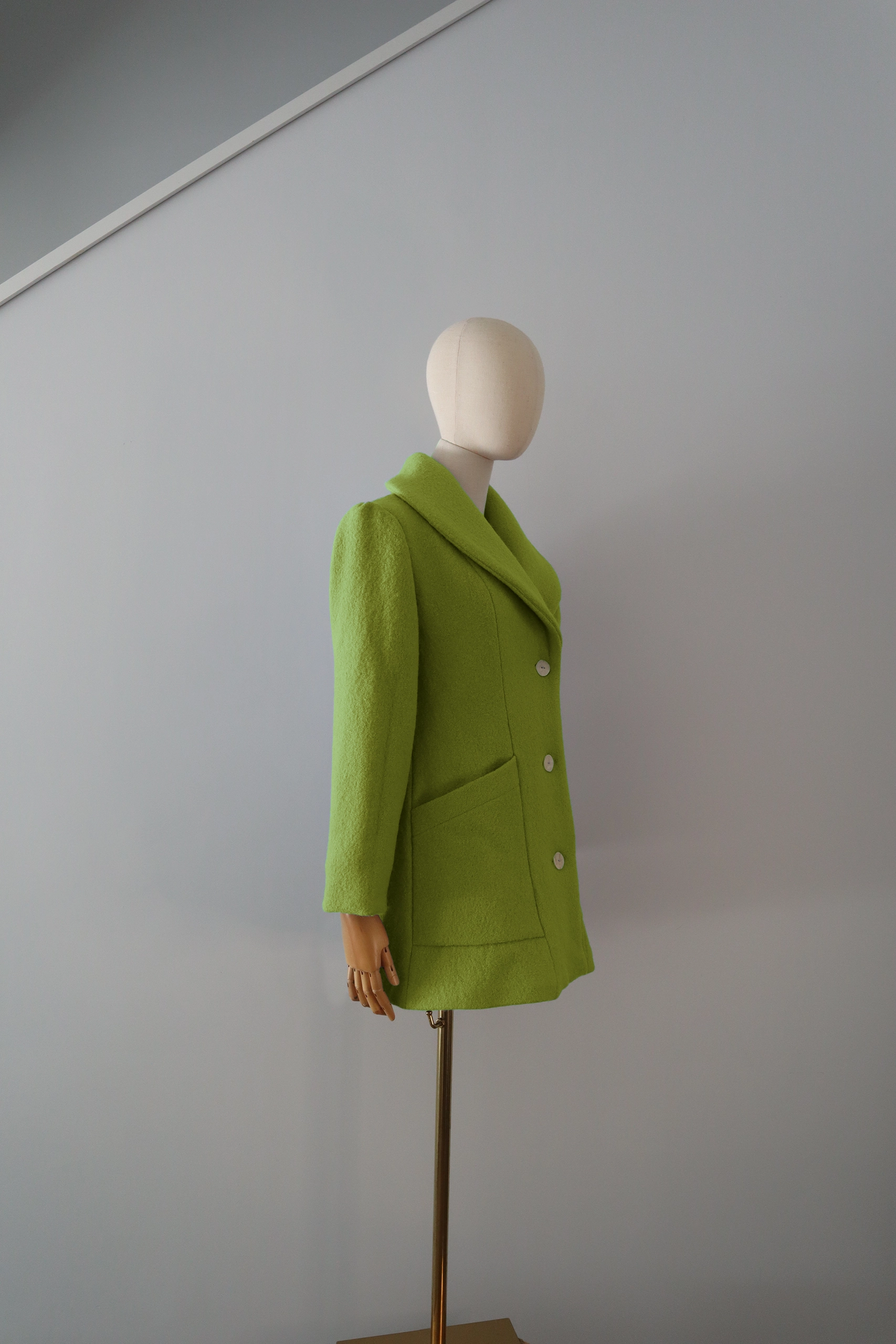 Abrigo Verde Oliva Lana Calefactable Kalon Costado