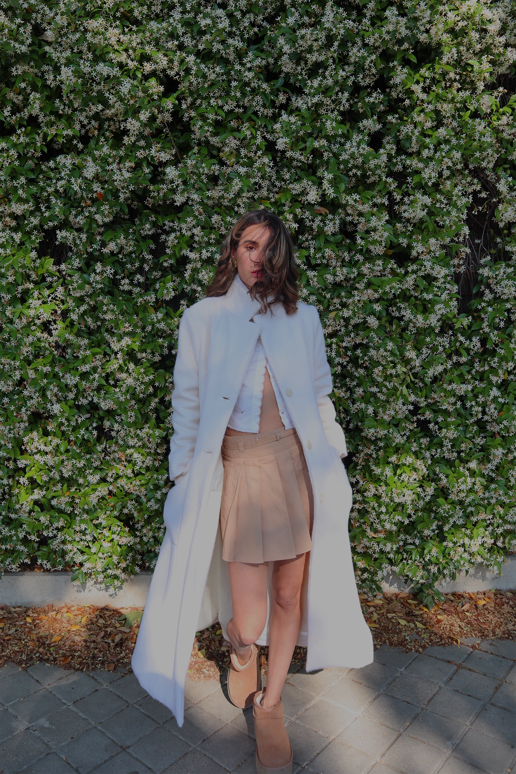 foto abrigo mevak blanco roto cuerpo entero abierto