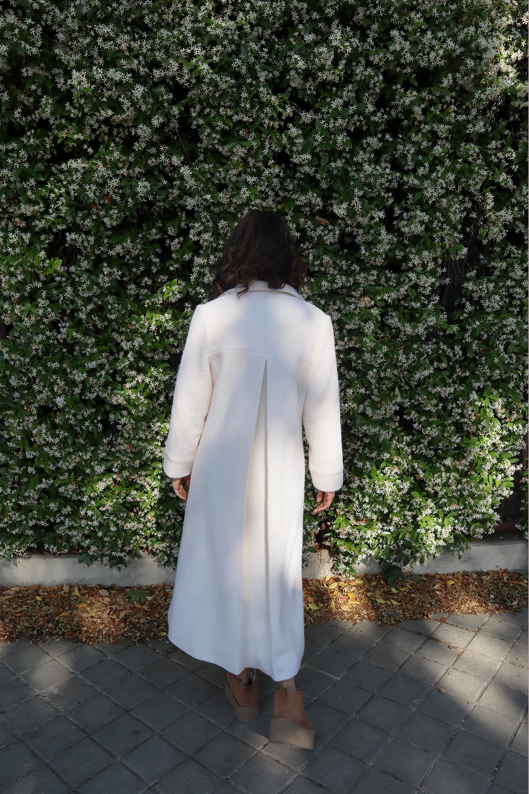 foto abrigo mevak blanco roto espalda