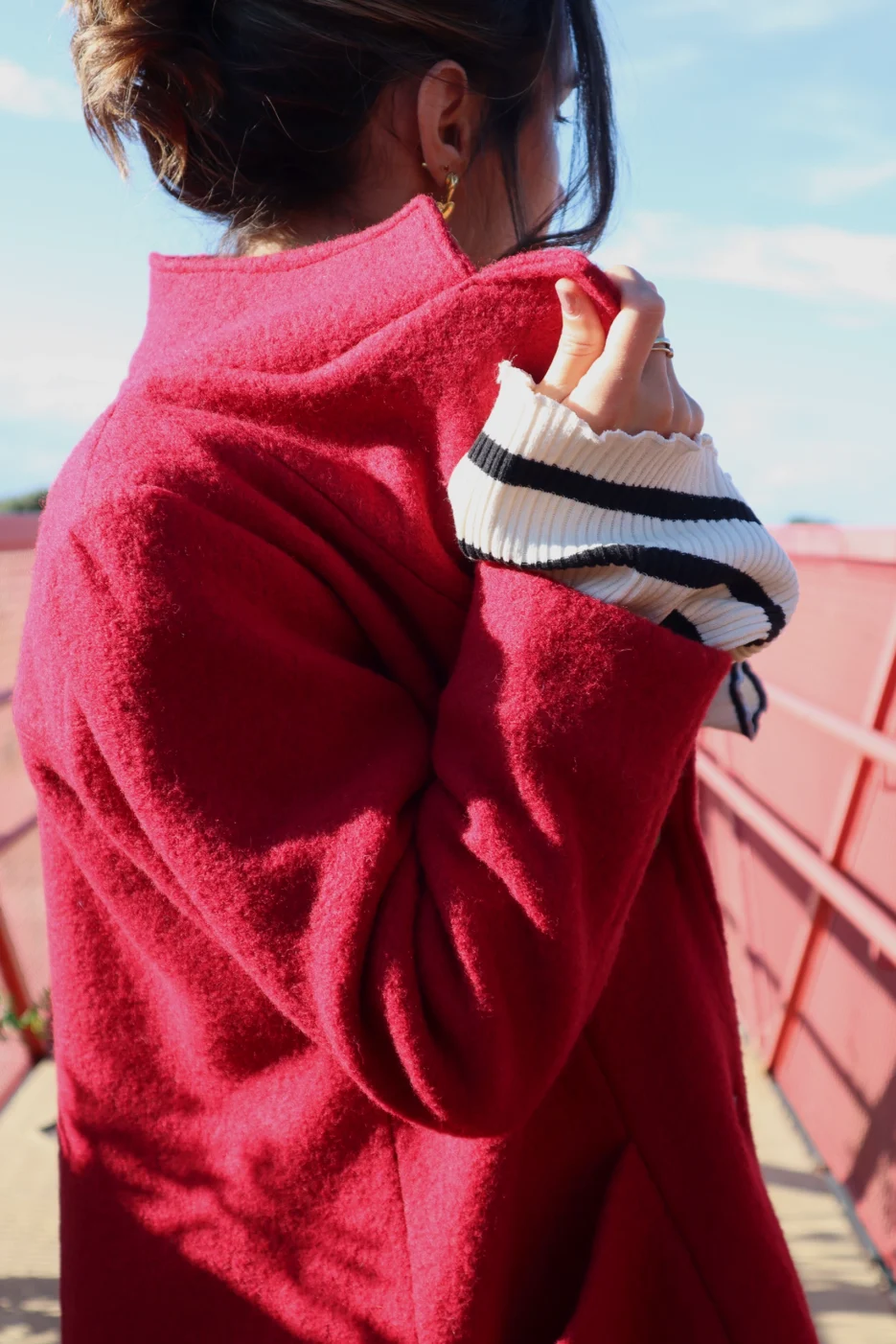 Foto Abrigo Mevak Rojo Detalles Cuello