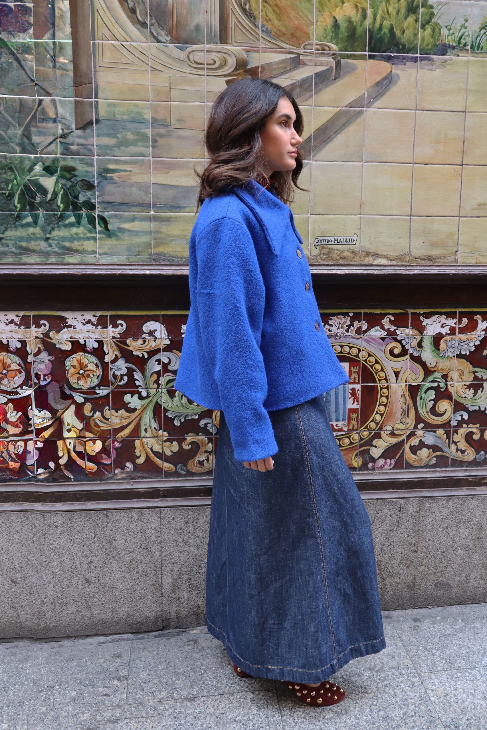 Abrigo Calefactable Twiggy azul electrico perfil