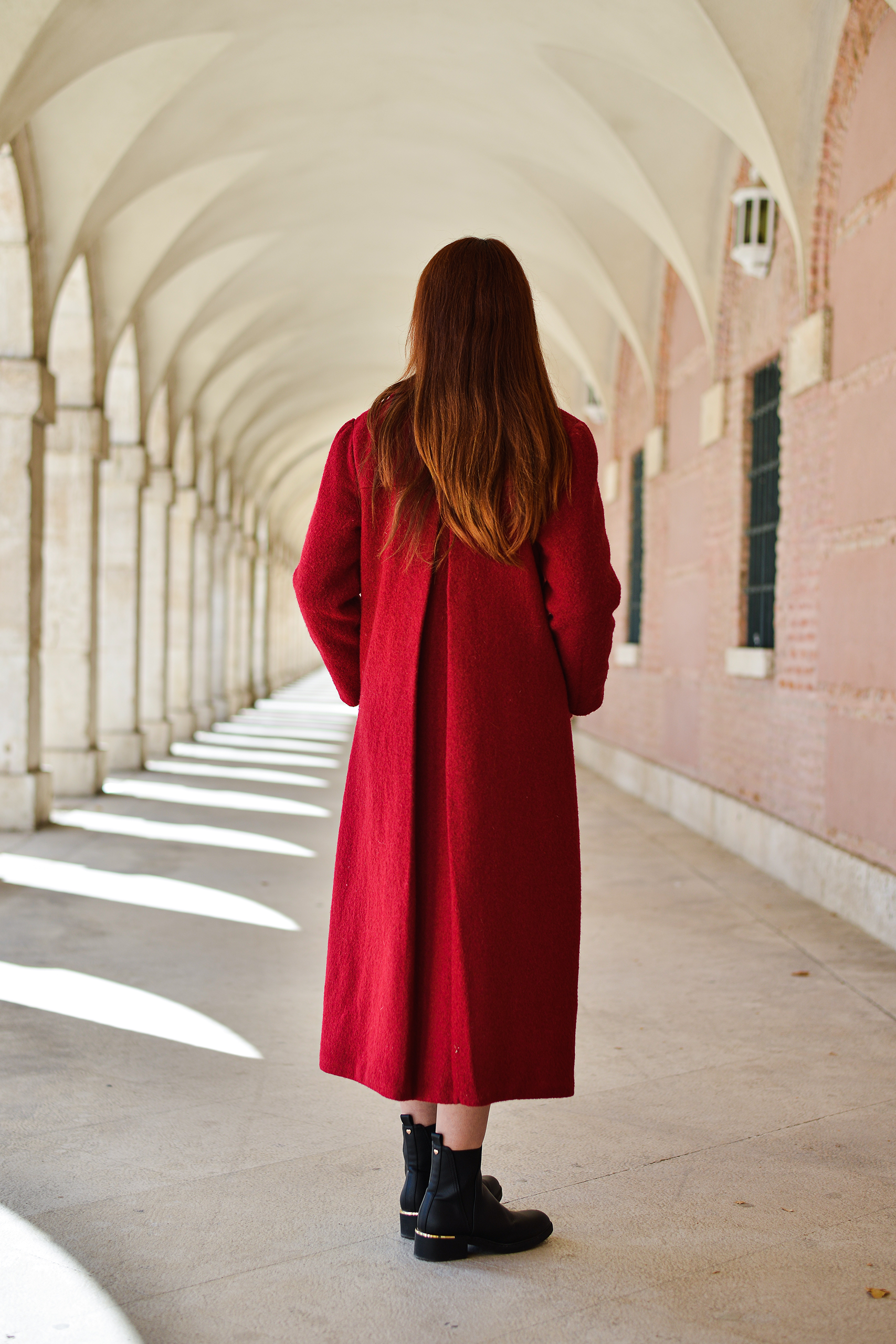 Abrigo Mevak Rojo Maria espalda