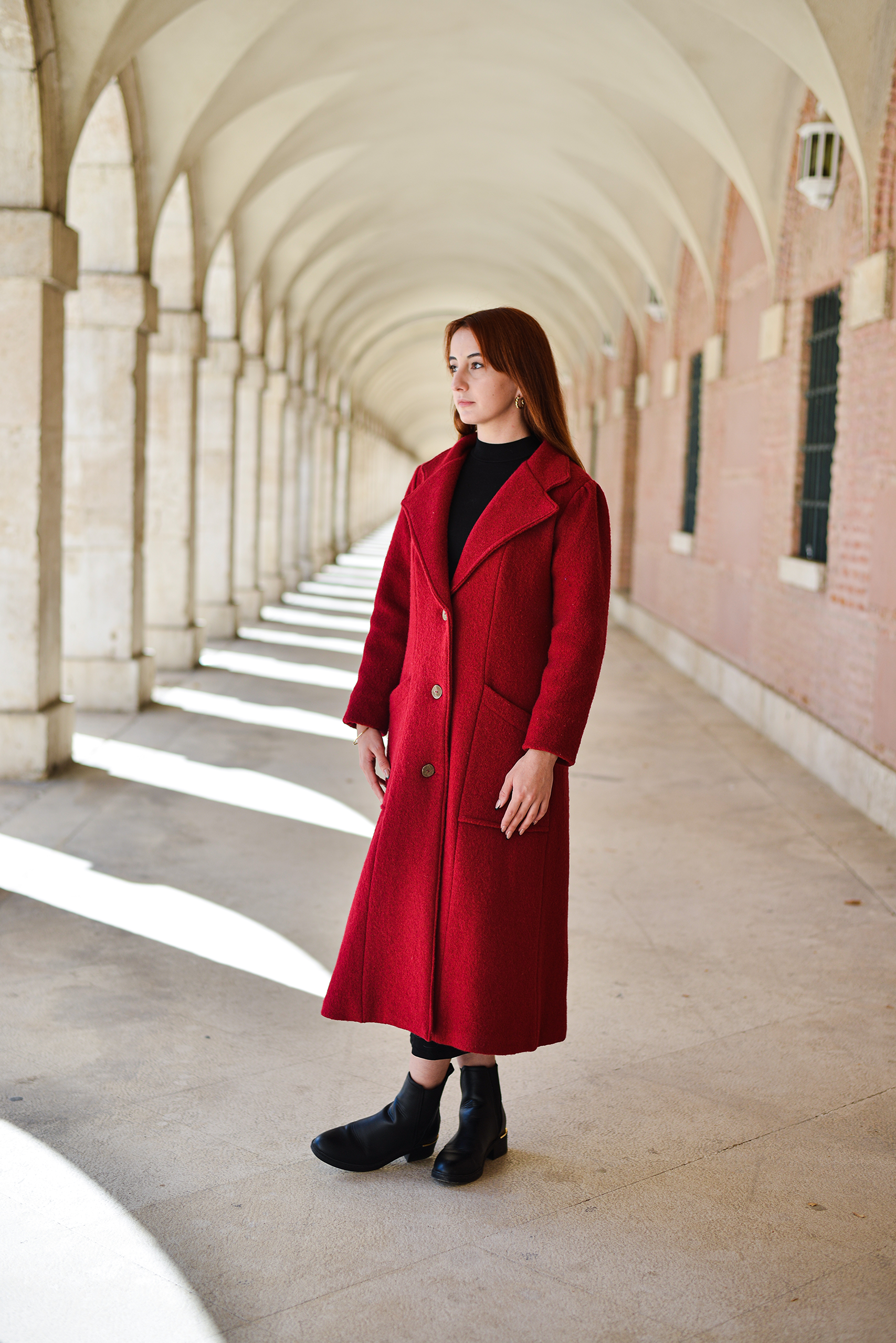 Abrigo Mevak Rojo Maria frente