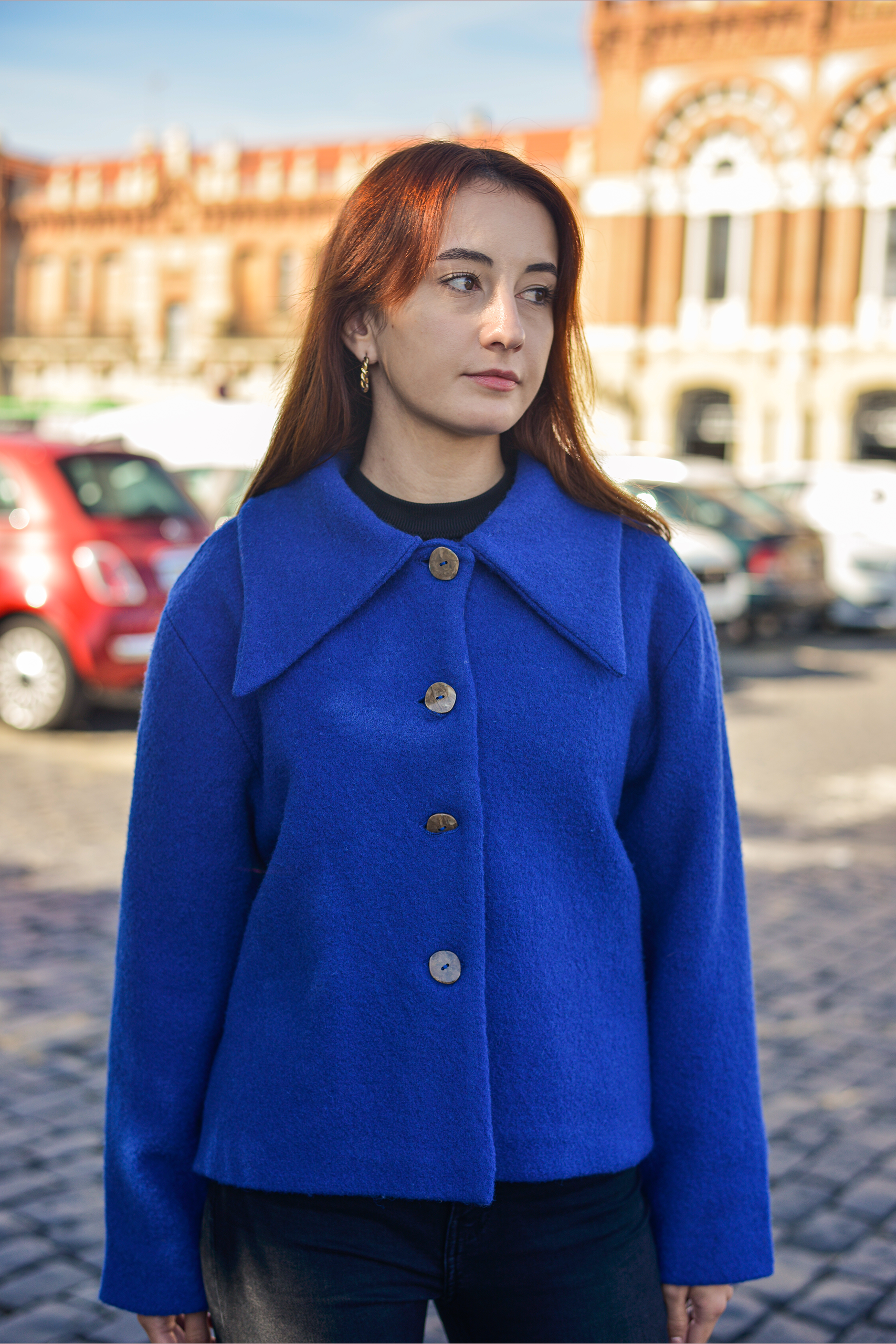 Abrigo Twiggy azul electrico Maria frente